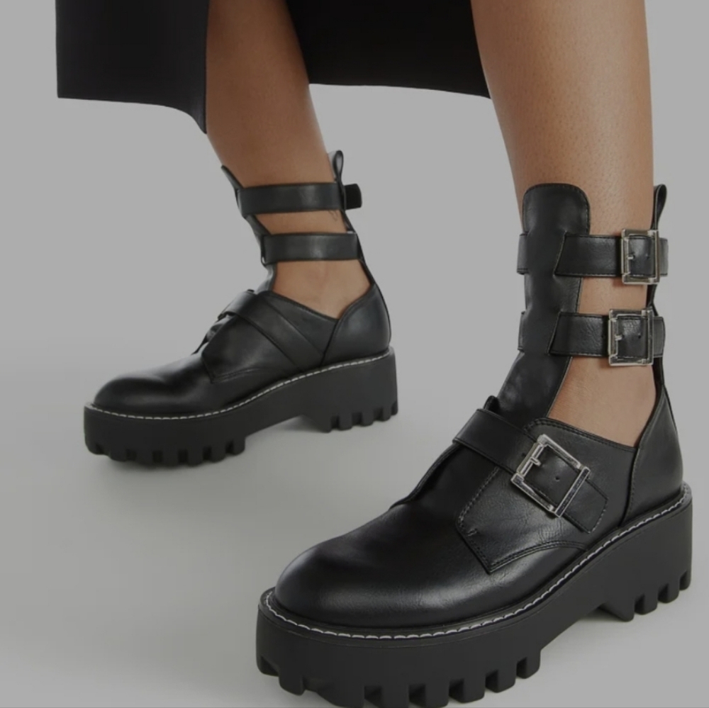 Shoedazzle size 8 black booties